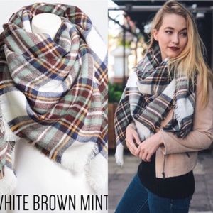 Blanket Scarf white brown mint new without tags